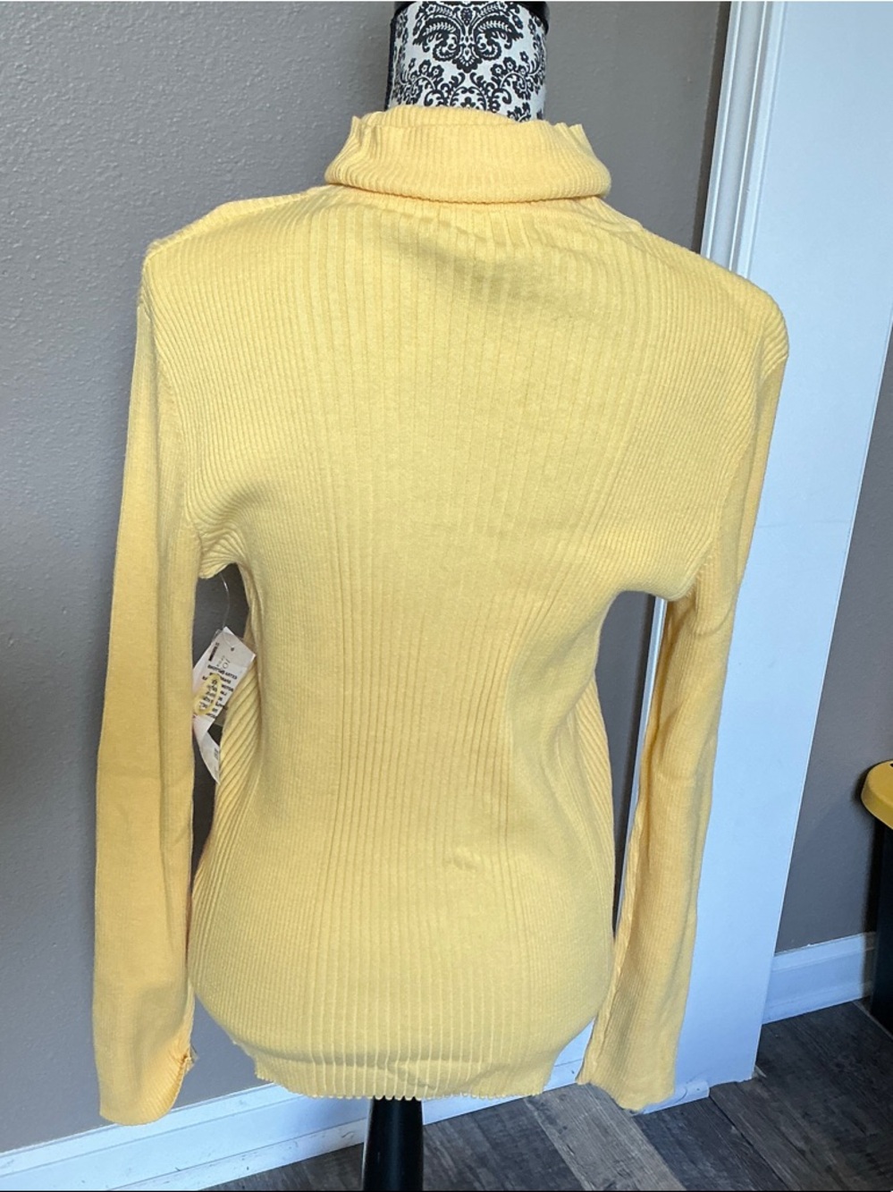 Jones New York Yellow Ribbed Turtleneck Sweater Size L - Picture 3 of 4